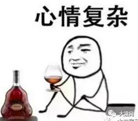 60元以下風衣包郵_伊能靜穿涂鴉風衣配破洞褲凹少女感,網(wǎng)友：60后跟90后搶飯碗啊